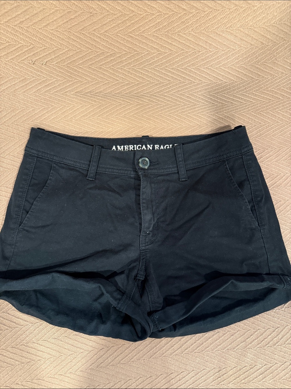 American Eagle Outfitters Women's Black midi Short, super stretch sz4